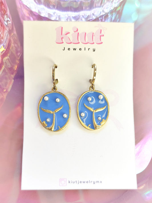 Aretes Huggies Colita Ballena