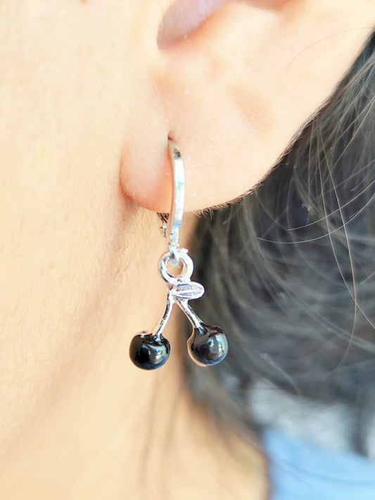 Aretes Huggies Black Cherry