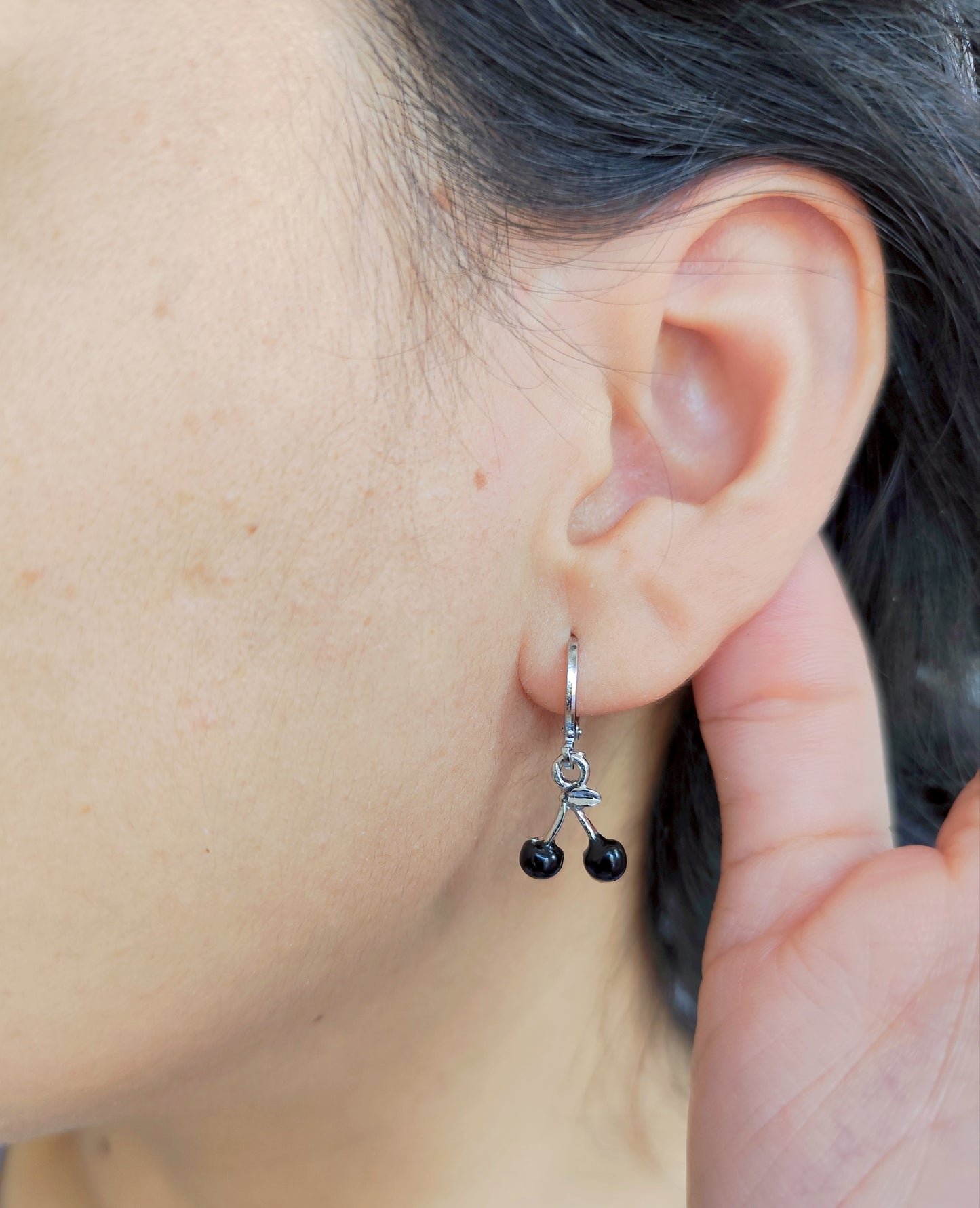 Aretes Huggies Black Cherry