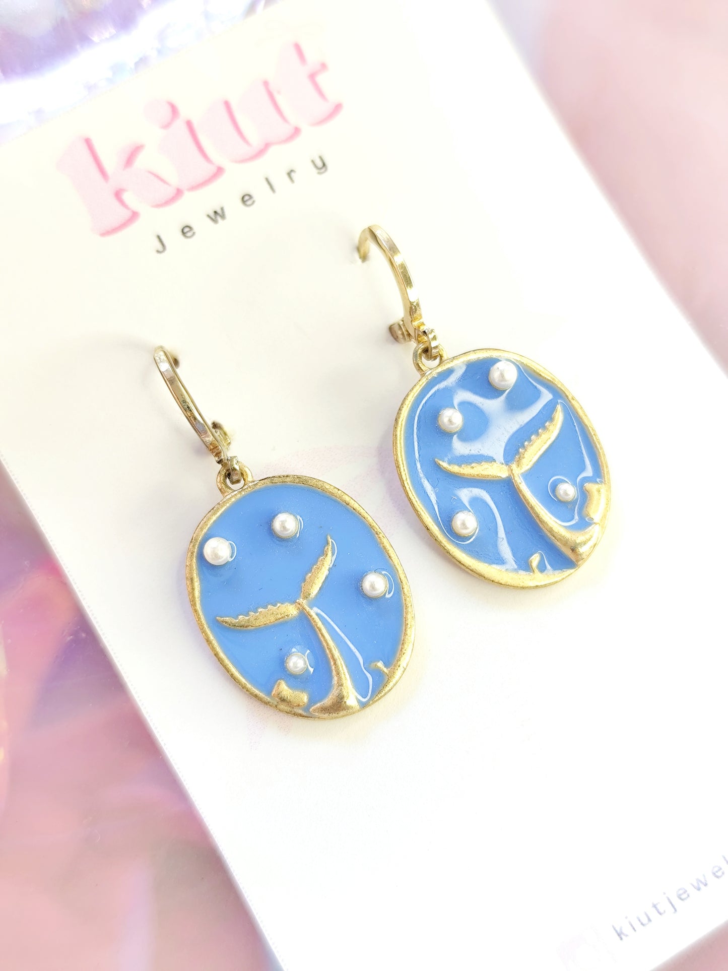 Aretes Huggies Colita Ballena