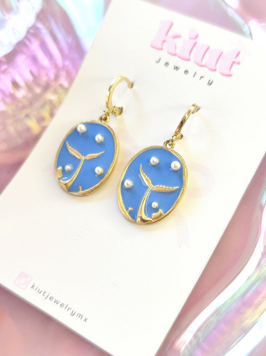 Aretes Huggies Colita Ballena